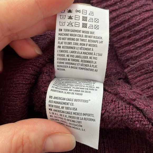 A&E Quilted looking Burgundy Sweater with back Zipper detail, size M - Picture 6 of 6